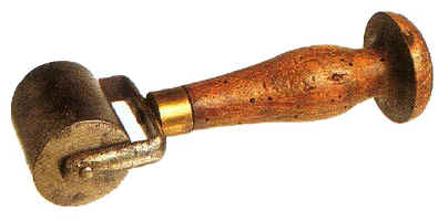 Roulette_debeniste_17cm.jpg (38818 octets)
