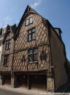 http://www.bourlingueur.org/assets/galleries/2210/tours-ville.JPG